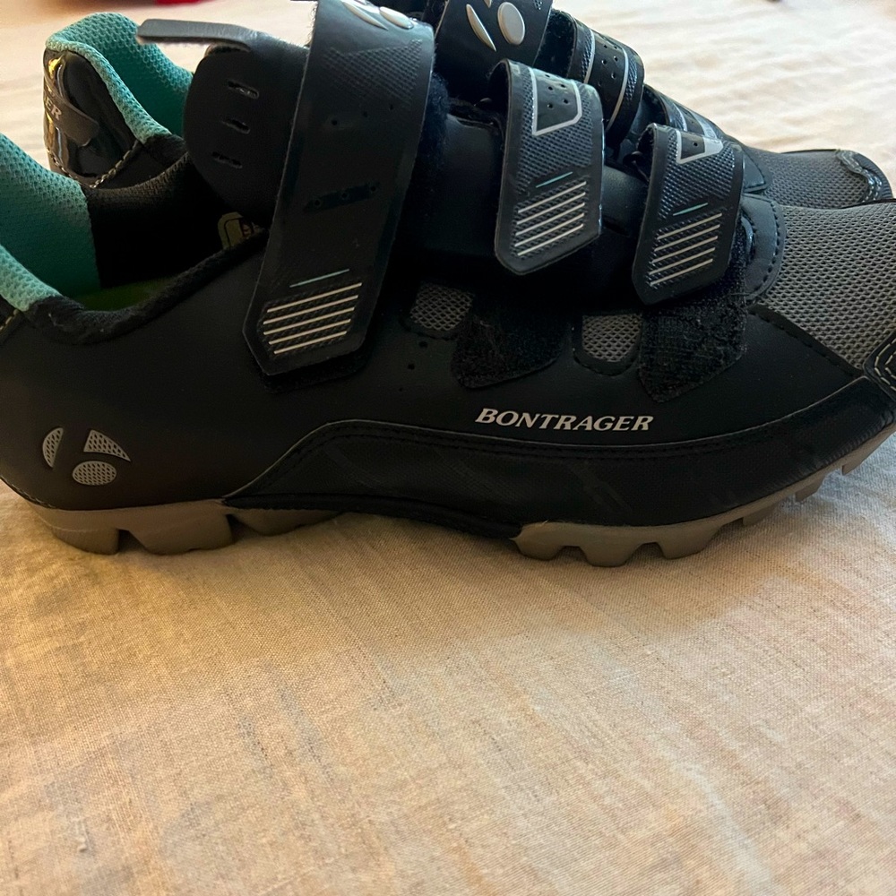 Snap in cycling shoes